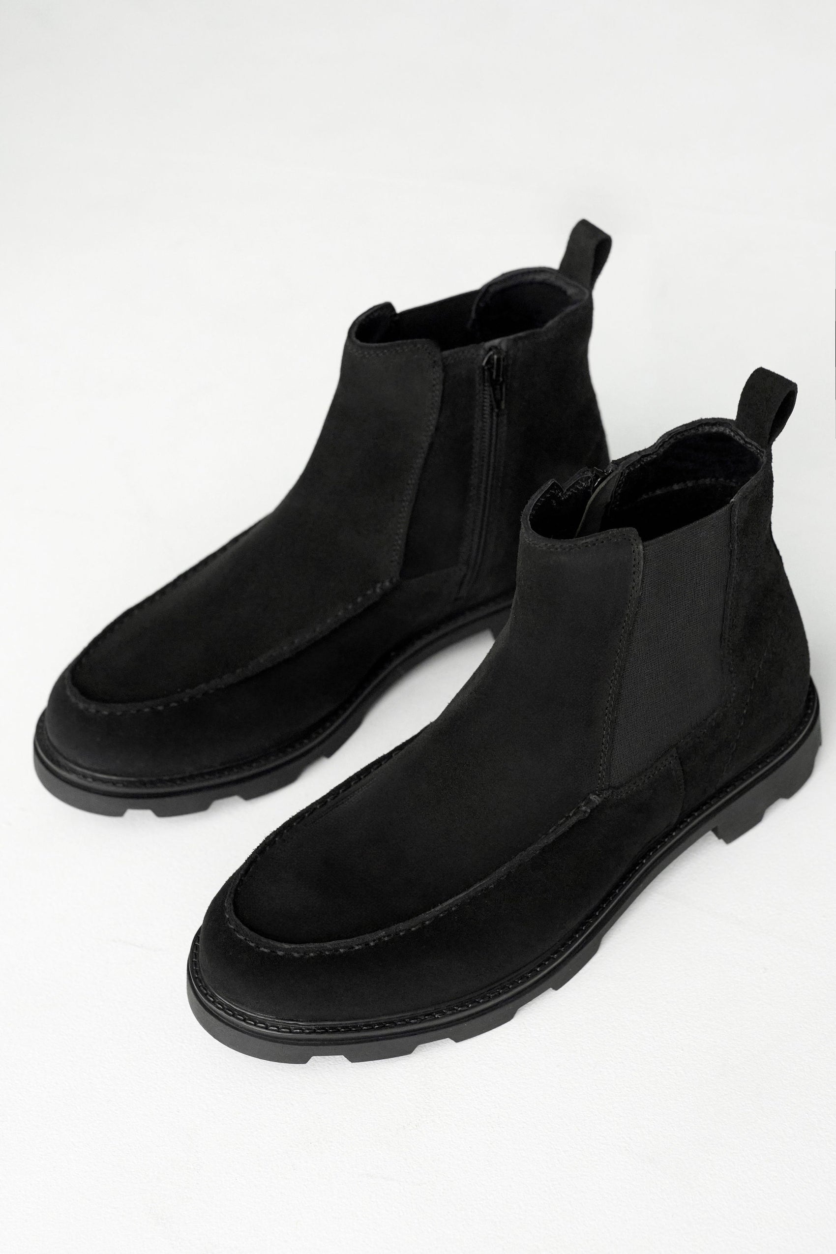 Dwayne Chelsea // Black Suede