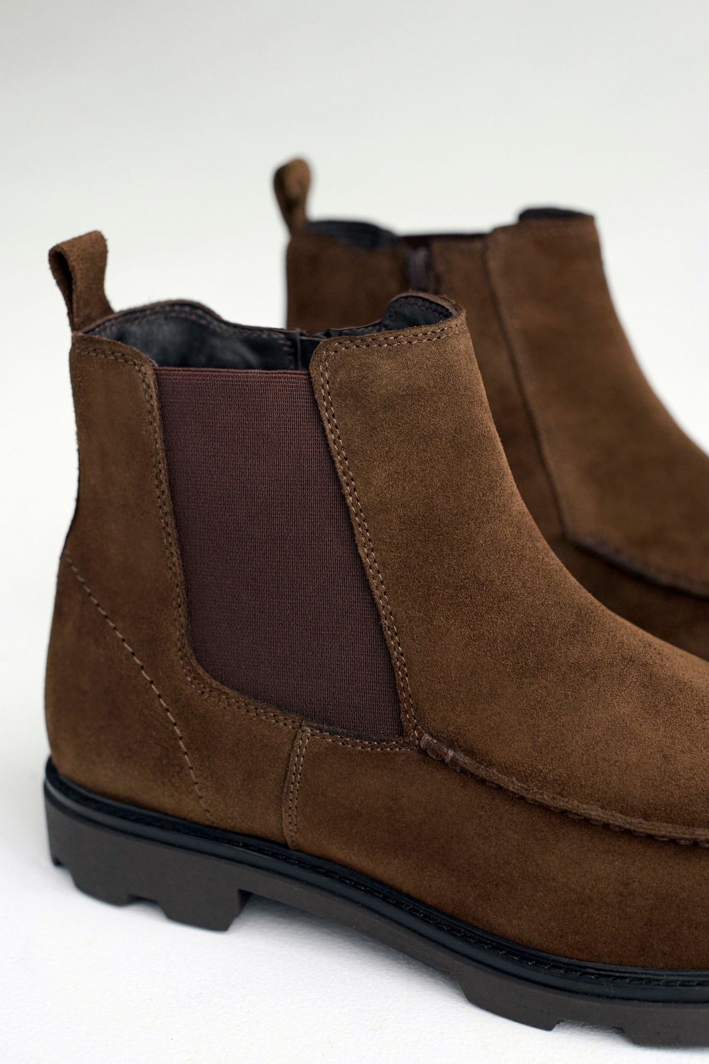 Dwayne Chelsea // Brown Suede